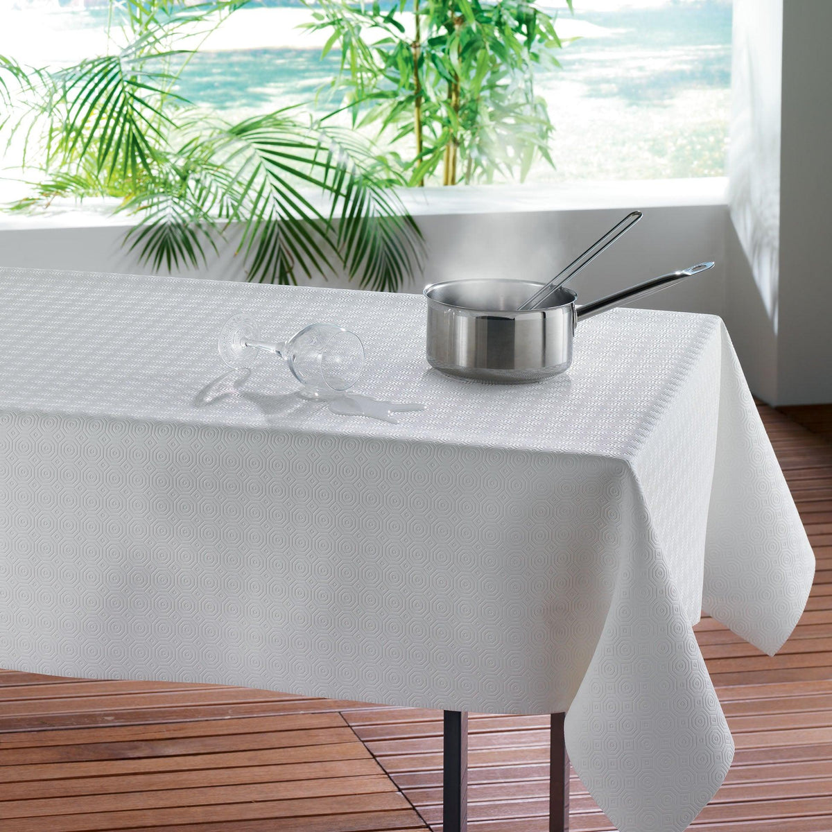 TABLE PROTECT 140 x 190 CM PLAIN PVC BULGO WHITE — Foma Home