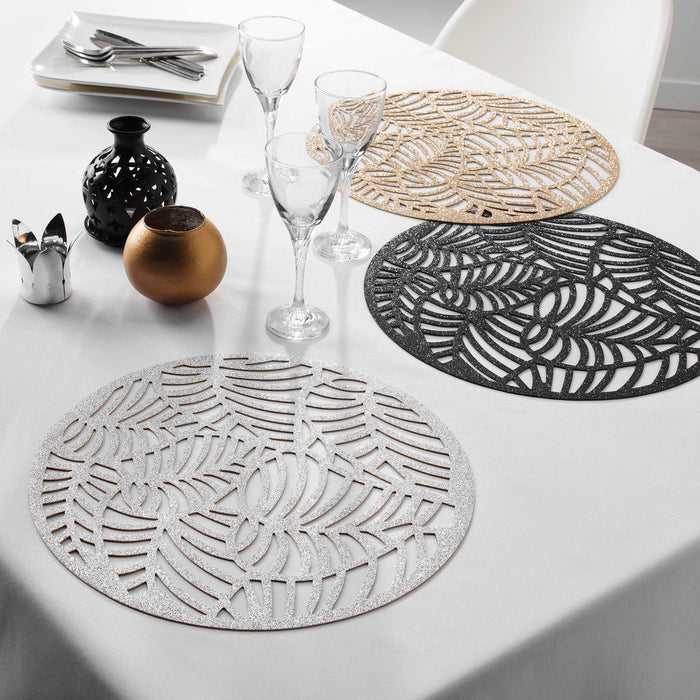 TABLEMAT 38 CM HEMSTITCHED GLITTER PVC ELINOR SILVER