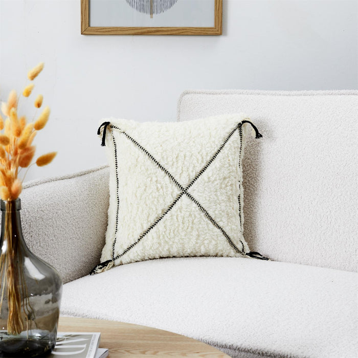 SHERPA CUSHION WHITE BRAID PATTERN 40X40CM