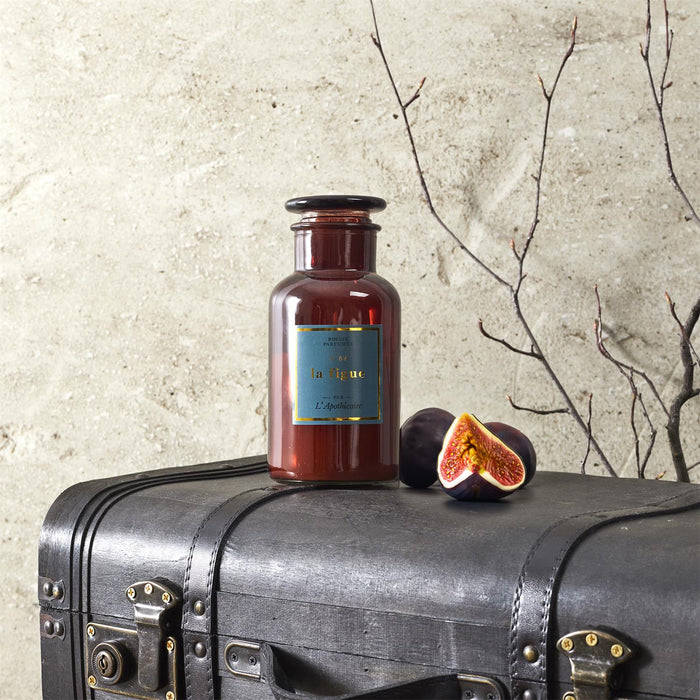 1 piece - CHIC APOTHECARY SCENTED CANDLE H16.5CM M12 - for color option contact us on 03 46 45 47