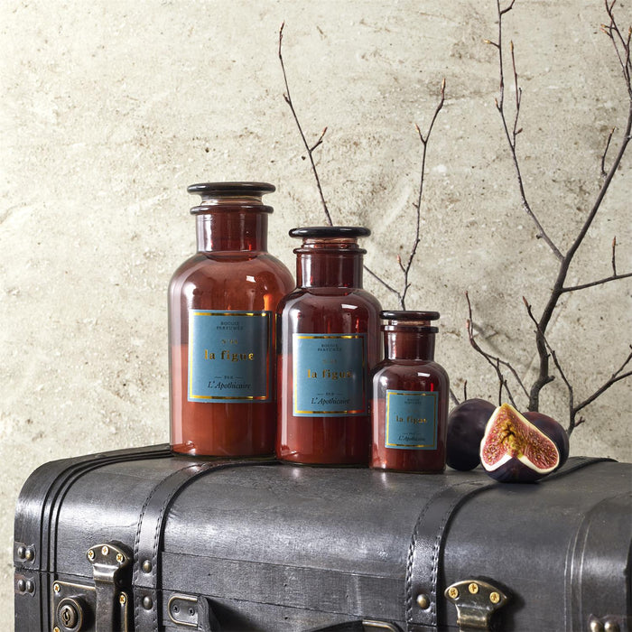 1 piece - CHIC APOTHECARY SCENTED CANDLE H16.5CM M12 - for color option contact us on 03 46 45 47