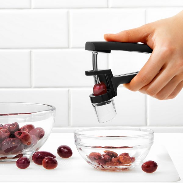 CHERRY AND OLIVE PITTER - BLACK